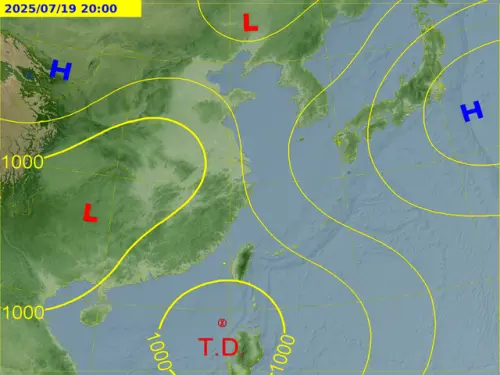 以目前各國預測路徑來看,颱風在本週登陸台灣的機率偏低,從巴士海峽通過最有可能。(圖/中央氣象署) ▲以目前各國預測路徑來看,颱風在本週登陸台灣的機率偏低,從巴士海峽通過最有可能。(圖/中央氣象署)