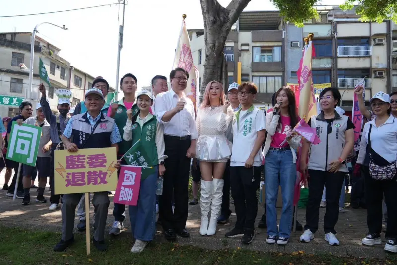 ▲林右昌上府赴護國大遶境北桃園集結出發儀式。(圖/民進黨提供)