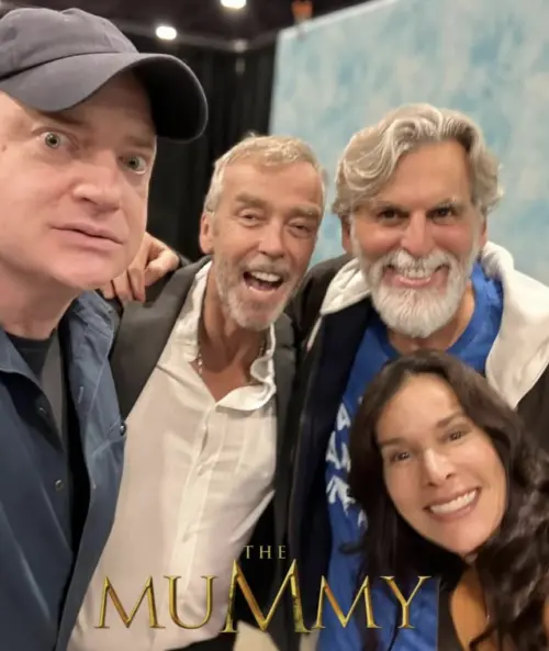 ▲《神鬼傳奇》布蘭登費雪(左起)、約翰漢納、歐迪費爾、派翠西雅維拉奎茲重逢,勾起觀眾無限回憶。(圖/摘自IG) ▲《神鬼傳奇》布蘭登費雪(左起)、約翰漢納、歐迪費爾、派翠西雅維拉奎茲重逢,勾起觀眾無限回憶。(圖/摘自IG)