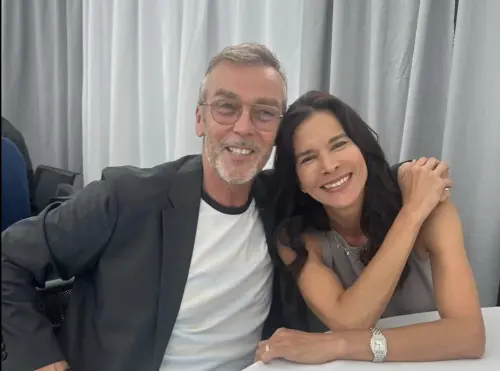 ▲約翰漢納(左)與派翠西亞維拉奎茲(右)差不到10歲,外表看來卻像兩代人。(圖/摘自IG) ▲約翰漢納(左)與派翠西亞維拉奎茲(右)差不到10歲,外表看來卻像兩代人。(圖/摘自IG)