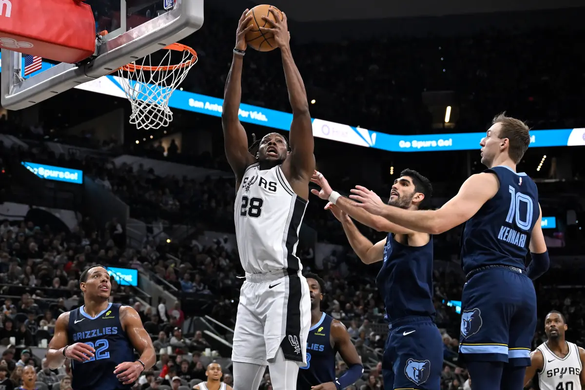 ▲曾效力馬刺的中鋒Charles Bassey在代表賽爾提克出戰夏季聯賽時的好表現受到關注。（圖／美聯社／達志影像）