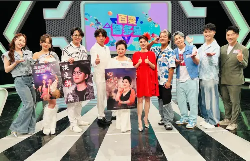 ▲白冰冰（左五）率領子弟兵一起上《百變智多星》打歌，也參加益智挑戰賽，主持人之一葉欣眉（右五）特別造型向她致敬。（圖／年代提供）