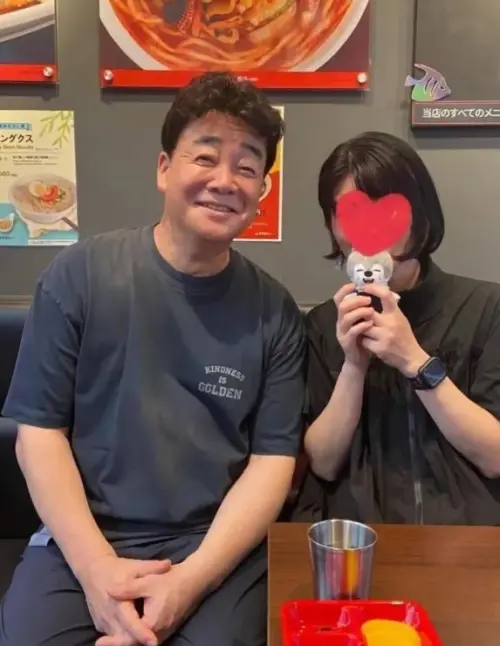 ▲白種元現身東京餐廳，低調巡視自家產業。（圖／翻攝自韓網）