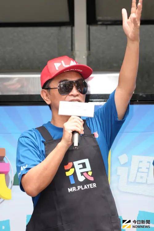 《綜藝玩很大》坤達、吳宗憲、KID。(圖/記者嚴俊強攝) ▲《綜藝玩很大》坤達、吳宗憲、KID。(圖/記者嚴俊強攝)