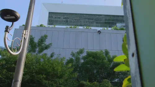 ▲《好運來》賴慧如跟王燦《好運來》婚禮戲現場頂著豔陽高溫，濕透婚紗、滿身瘀青，仍敬業演出。（圖／民視提供）