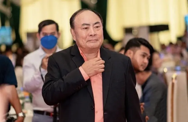 ▲柬埔寨博彩業巨頭符國安，長年與政界關係密切，如今因涉入跨境詐騙與洗錢案件遭泰國警方與國際刑警鎖定追緝。（圖／翻攝自柬中時報）