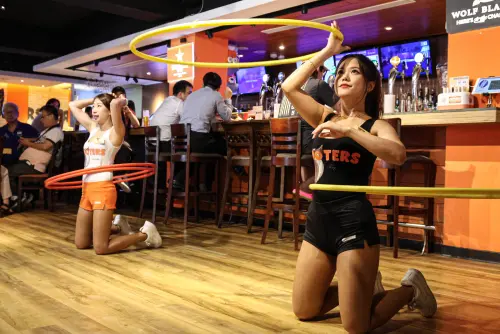 ▲台灣Hooters辣妹運動餐廳，全球首賣「卡法司」早午餐。（圖／記者朱永強攝）