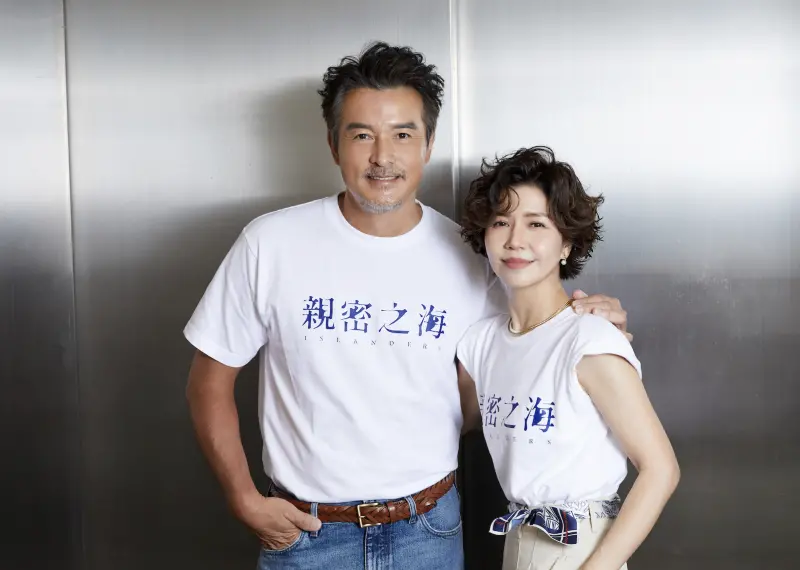 ▲李銘順（左）和于子育（右）在《親密之海》中情牽25年，李銘順還和瑞瑪·席丹大談父女戀。（圖／CATCHPLAY提供）