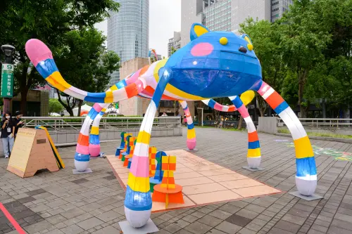 地景藝術家王振瑋以「賽尼特」、埃及元素及當代藝術創造出一隻呆萌且歡愉可愛的怪獸 ▲地景藝術家王振瑋以「賽尼特」、埃及元素及當代藝術創造出一隻呆萌且歡愉可愛的怪獸