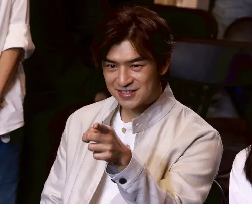 ▲陳柏霖在代言活動記者會上態度一派輕鬆，面對記者各種關於結婚話題的拷問，他每次剛開始回答，就會被身旁的經紀人把話題拉到產品上。（圖／記者葉政勳攝）