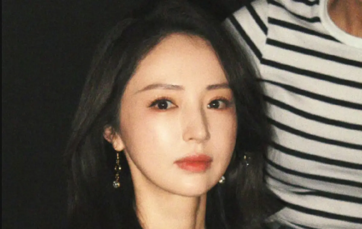 ▲董璇（如圖）曾砸上億救捲入性侵案的前夫高雲翔，後來仍離婚收場，原本不相信愛情的她宣布再婚。（圖／翻攝自董璇微博）