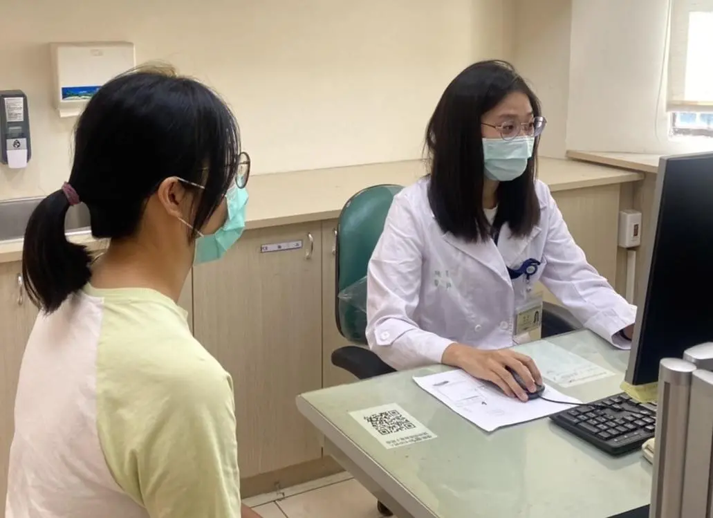 ▲新竹台大分院職醫團隊會在門診中評估病人工作能力，並協助規劃復工進度。（圖／新竹台大分院提供）