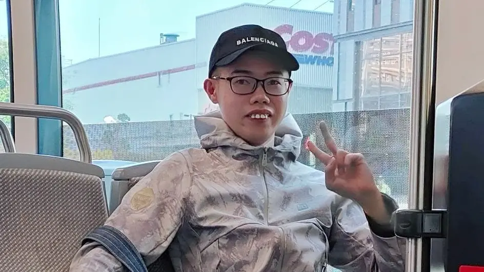 ▲鄧佳華今（15）日被爆出因偷拍女設計師裙底，已於本月10日入監服刑，《NOWNEWS今日新聞》也查出鄧佳華入獄的第一餐，不僅營養十分均衡，還非常豐盛，今天晚餐甚至還有培根可以吃。（圖／翻攝自鄧佳華臉書）