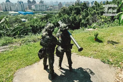 ▲漢光41號演習，特戰官兵運用人攜式刺針飛彈，模擬攔截敵方空中目標。（圖／國防部提供）