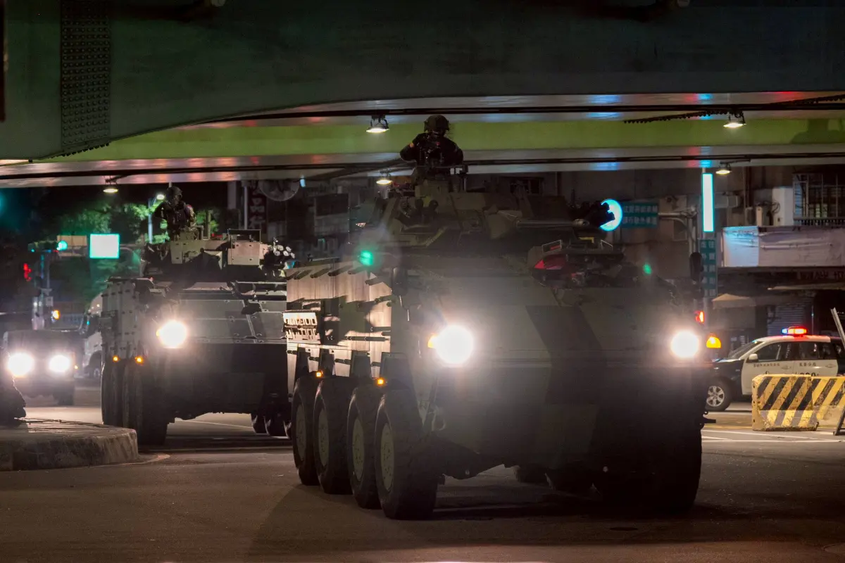 ▲憲兵指揮部出動雲豹甲車執行橋樑守備及據點群作戰。（圖／憲指部提供）