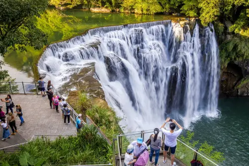 ▲十分瀑布有「台版尼加拉瓜瀑布」美名，免門票。（圖／新北市觀光旅遊網）