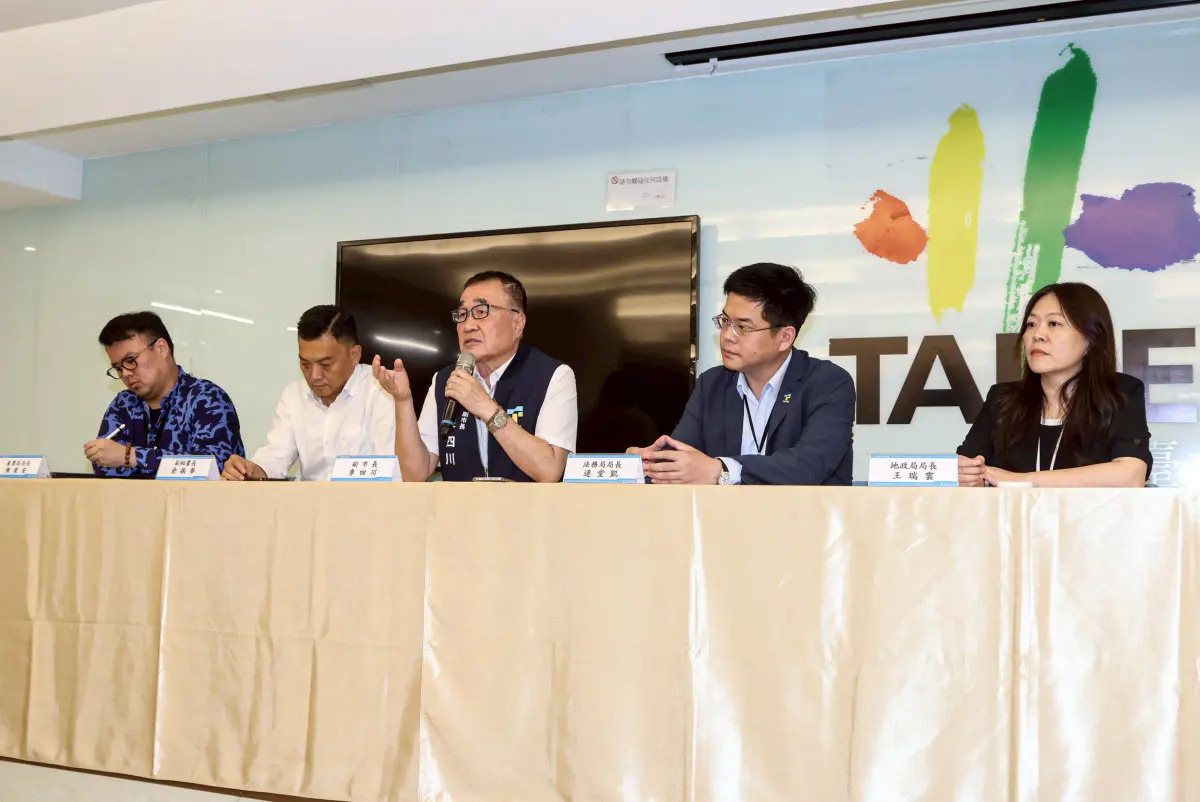 ▲北市府今日下午臨時舉行記者會，回應內政部回函「北士科地上權轉移案」，由副市長李四川主持。（圖／記者朱永強攝，2025.07.15）