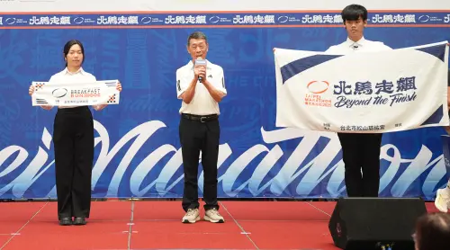 ▲近年臺北馬拉松成績顯著提升，2024年有超過4,200人於4小時內完賽。為鼓勵挑戰與吸引海外跑者，主辦單位續推限量1,000組「金標全馬限定組」，享免抽籤資格並獲專屬紀念品，成為眾多跑者搶手首選。（圖／公關提供）