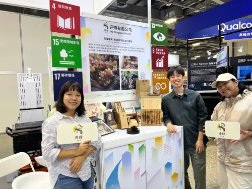 ▲青年局邀請「迎蜂」出席「2024 Meet Taipei創新創業嘉年華」，協助品牌拓展商機，爭取市場曝光機會。（圖／高市府青年局提供）