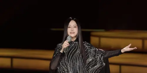 ▲藝人江蕙日前在高雄舉辦演唱會，她特別點名要吃「老二腿庫飯」與「阿國鵝肉」兩大在地美食，對此，她也透露來高雄1週胖了2KG，笑說衣服都變緊了！（圖／寬宏藝術提供）