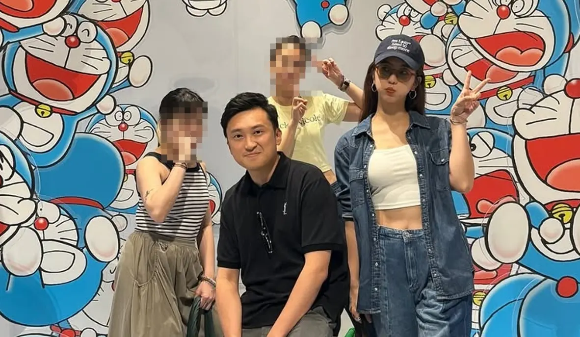 ▲周曉涵（右）被爆戀愛中，她與《罪後真相》導演陳奕甫（左）一起看展，隔天陳奕甫竟以同套衣著走出女神香閨，兩人關係很曖昧。（圖／周曉涵IG）