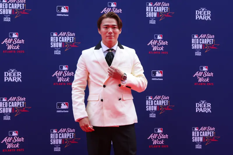MLB／山本由伸炫富無極限！「千萬名錶」閃瞎眾人　引Machado搭訕