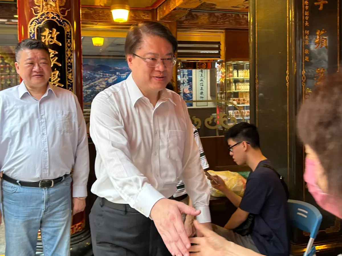 ▲林右昌上午赴基隆慶安宮出席護國大遶境。（圖／民進黨提供）