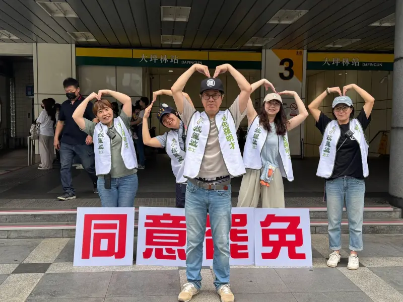 ▲尹立分享為什麼要投「同意罷免」的10項理由。（圖／尹立臉書）