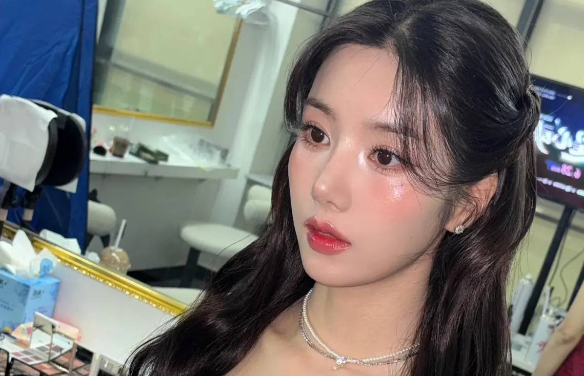 ▲權恩妃被封為「水彈女王」，中國網友卻起底她國中時期的舊照，質疑權恩妃整形，就連陸媒也報導此事。韓媒見狀則憤怒發文反嗆陸媒「抹黑造假」。（圖／權恩妃IG）