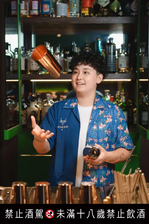 客座Asia49的調酒師Riley曾於2024年奪下Lady Amarena台灣冠軍,並代表赴義大利參加總決賽,獲頒技術與風格特別獎。(圖/Mega50提供) ▲客座Asia49的調酒師Riley曾於2024年奪下Lady Amarena台灣冠軍,並代表赴義大利參加總決賽,獲頒技術與風格特別獎。(圖/Mega50提供)