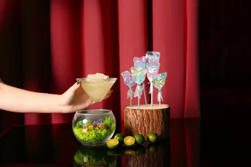 台北萬豪INGE'S Bar & Grill推出「十周年限定」台味特調,圖為EVERGLOW。(圖/台北萬豪提供) ▲台北萬豪INGE'S Bar & Grill推出「十周年限定」台味特調,圖為EVERGLOW。(圖/台北萬豪提供)