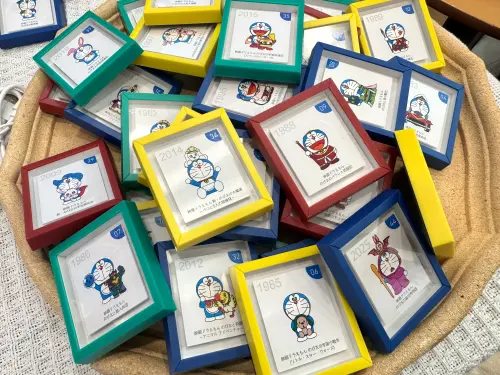 7-11哆啦A夢電影相框磁鐵4入,全套44款。(圖/記者鍾怡婷攝) ▲7-11哆啦A夢電影相框磁鐵4入,全套44款。(圖/記者鍾怡婷攝)