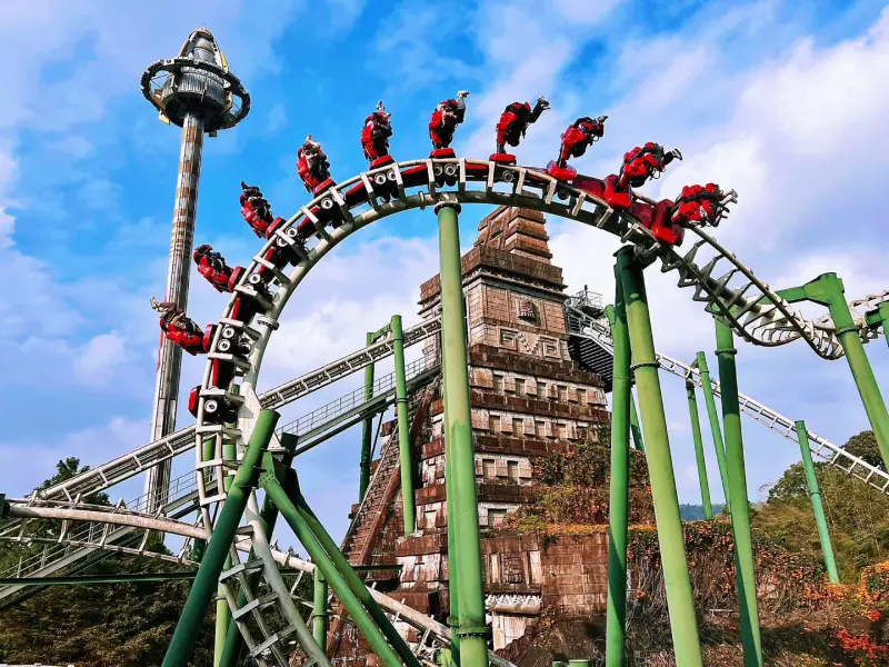 ▲台灣遊樂園「九族文化村」近日終於開通Threads帳號，第一篇文只有3句話卻引來百萬人朝聖，甚至釣出劍湖山世界小編偷嗆「太晚了」。（圖／九族文化村臉書）