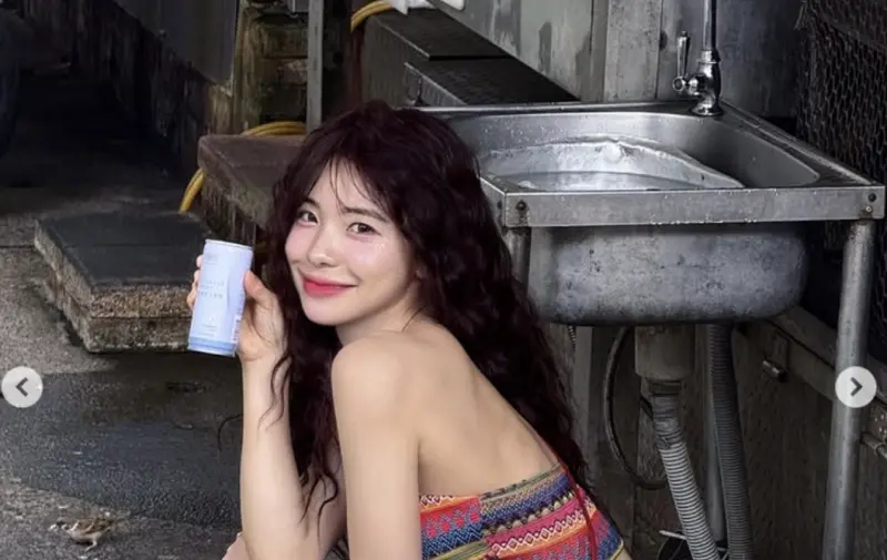 ▲李多慧分享休假的日常，刷牙、換衣服視角太親民，引來16萬人點讚，而她穿著小可愛上街拍照，其中一張還以為是走光，讓粉絲嚇壞。（圖／翻攝自IG le_dahy）