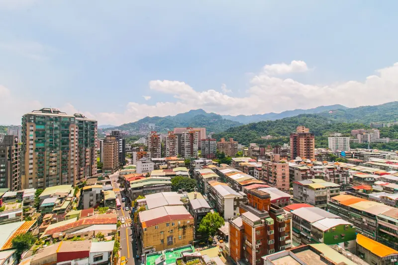 ▲2025第二季「政大永慶即時房價指數」出爐，數據顯示全台和七大都會區指數全面下跌，全台指數季跌幅為1.6%。（示意圖／永慶房屋提供）