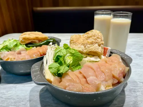 六扇門鬍鬚張聯名!最強平價小火鍋開吃滷肉飯 蜜香手搖先喝到飽 ▲六扇門最新獨家聯名蜜蜂工坊「蜜香豆奶」,進駐全台門市自助吧喝到飽。(圖/六扇門提供)