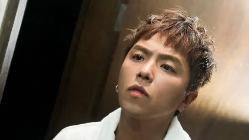 ▲近期傳奇團體Energy、F4相繼合體，也勾起不少7-8年級生回憶，然而卻有些團體因為成員離世而成絕響，除了可米小子安鈞璨、申東靖相繼離世無緣再聚外，「小鬼」黃鴻升（如圖）2020年猝逝，也讓男團「丸子」此生再無合體機會，令人唏噓。（圖／翻攝自黃鴻升臉書）