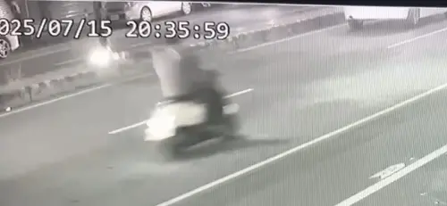 影/超驚險!槍手緊跟網紅「鳳梨」座車連開9槍畫面曝光