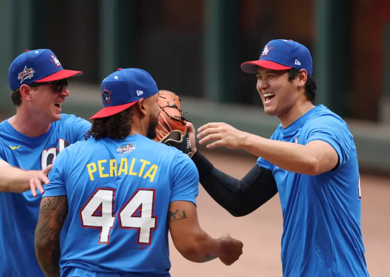 ▲明星賽首日，大聯盟還有為國聯、美聯準備特殊版球衣，但在今日的正賽上，球星都穿著自家球衣出戰，此外，首度啟用的「全壘打決勝制」又是什麼呢？NOWnews整理出各種明星賽冷知識給您。（圖／美聯社／達志影像）