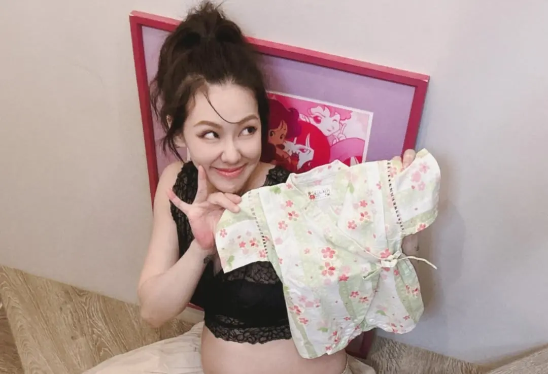 ▲劉雨柔（如圖）今（16）日淚崩宣布女兒小花生提前誕生了，還感動喊：花生來了。（圖／劉雨柔IG）