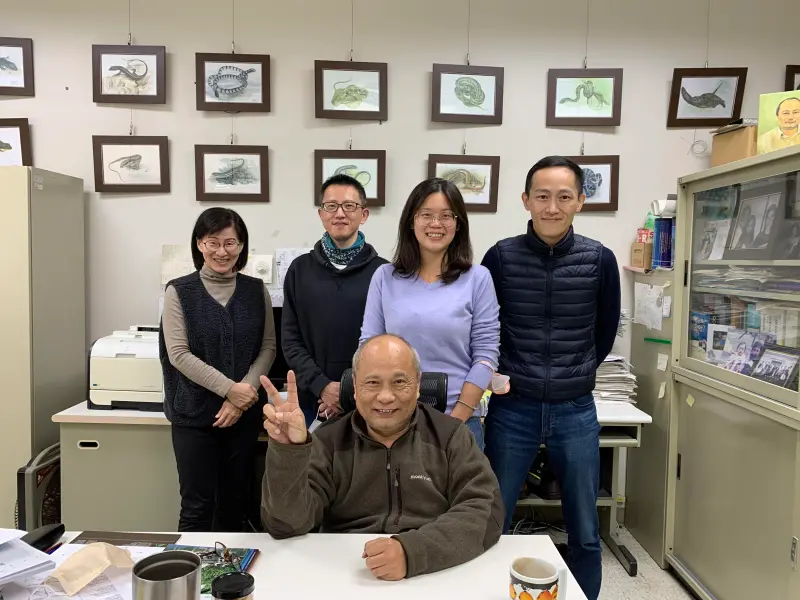 ▲科博館館長黃文山從1997年起，率領廖鎮磐博士、臺灣大學林展蔚博士、臺灣大學助理教授周均珈共同參與，展開蘭嶼爬行類群集動態的長期監控。（圖／科博館提供）(1191.86 kb)