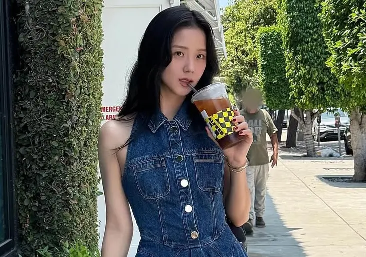 《全知讀者視角》首波評價曝!Jisoo演技又被罵翻:一開口就出戲 ▲《全知讀者視角》於昨(15)日舉行媒體試映會,首波評價也陸續公開,不料Jisoo演技又被罵翻,竟遭批:一開口就出戲。(圖/Jisoo IG)