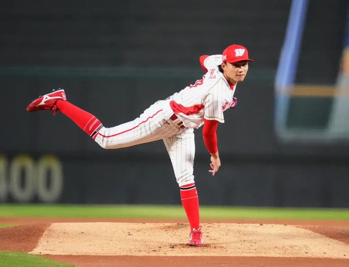 ▲味全龍徐若熙生涯300K到手，創聯盟本土投手史上最速紀錄。（圖／味全龍提供）