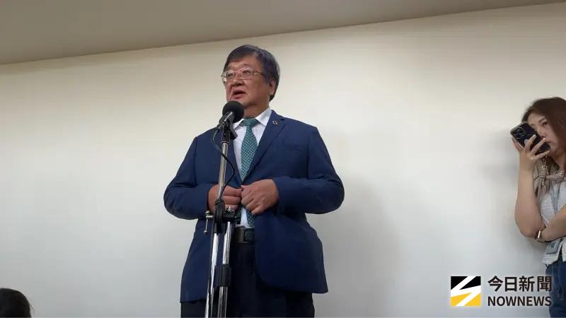 ▲衛福部長邱泰源接受媒體聯訪談台師大抽血案。（圖／記者張乃文攝）