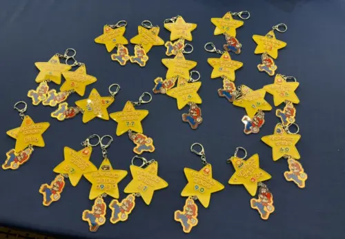 中華隊後勤團隊在東京幫全隊購入客製款無敵星星,成為奪冠幸運物,此款吊飾一度爆紅,在台灣銷售一空。(圖/中職提供) ▲中華隊後勤團隊在東京幫全隊購入客製款無敵星星,成為奪冠幸運物,此款吊飾一度爆紅,在台灣銷售一空。(圖/中職提供)