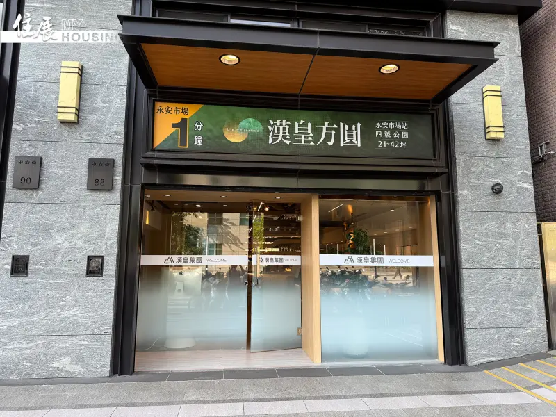 ▲今年4月下旬公開銷售的新北中和「漢皇方圓」建案實價揭露，次頂樓套房以總價2161萬元成交，換算單價每坪122萬元，刷新區域新高單價紀錄。（圖／住展雜誌提供）