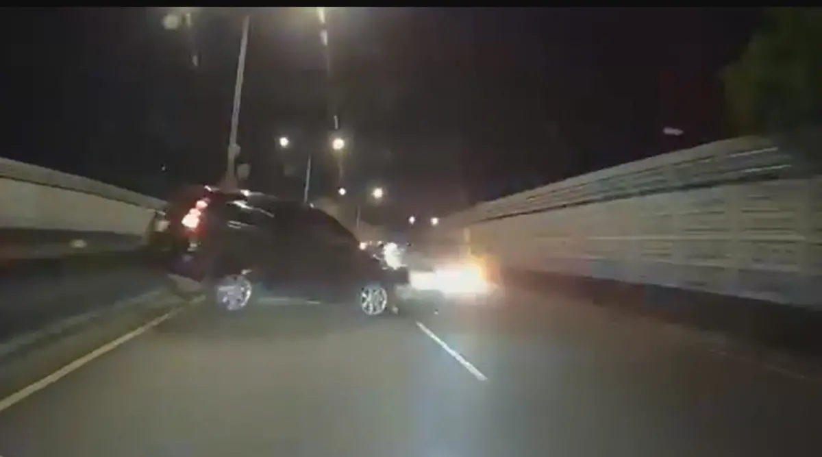 ▲新店祥和路高架段發生對撞車禍，66歲梅姓男子酒駕BMW逆向行駛，撞上李姓男子的CR-V。（圖／翻攝臉書）