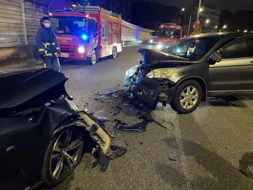 扯!開高架道路遇逆向車對撞 闖禍駕駛已喝掛 ▲66歲梅姓男子開價值300多萬的BMW休旅車酒駕逆向發生對撞車禍。(圖/警方提供)
