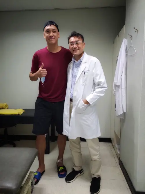 ▲前籃球國手「少俠」田壘也曾被林瀛洲醫師醫治過。（圖／取自長庚運動醫學團隊臉書）