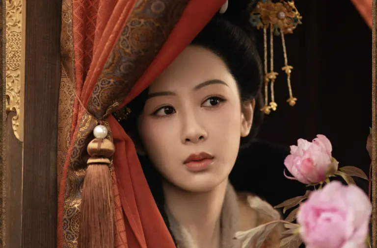 ▲楊紫替主演的《錦繡芳華》拉到260個廣告，單集置入就有14個，被封為「內娛招商的神」。（圖／翻攝自微博）